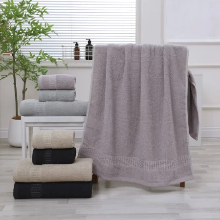 Juego de toalla y toallón liso con guarda jacquard. PLATINUM